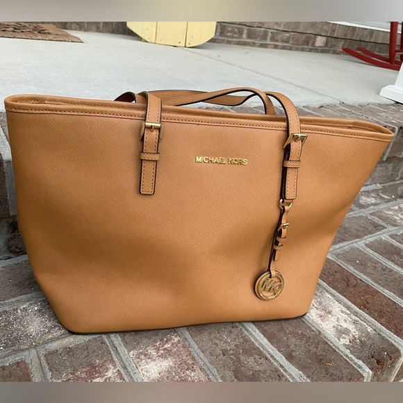 Michael Kors Jet Set Medium Travel Saffiano Leather Tote - Acorn like new - Picture 1 of 11